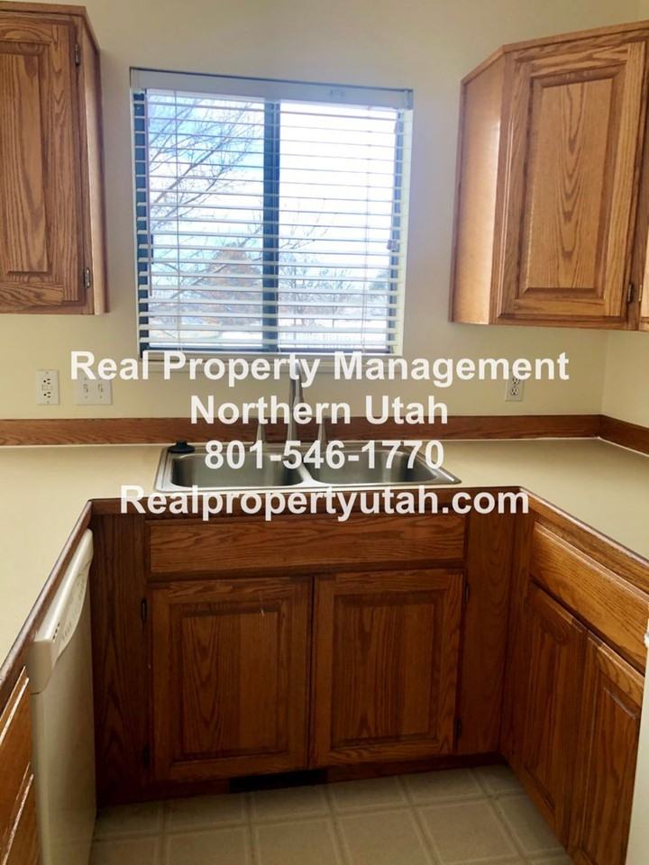 2315 N 1075 E - Photo 7 of 31