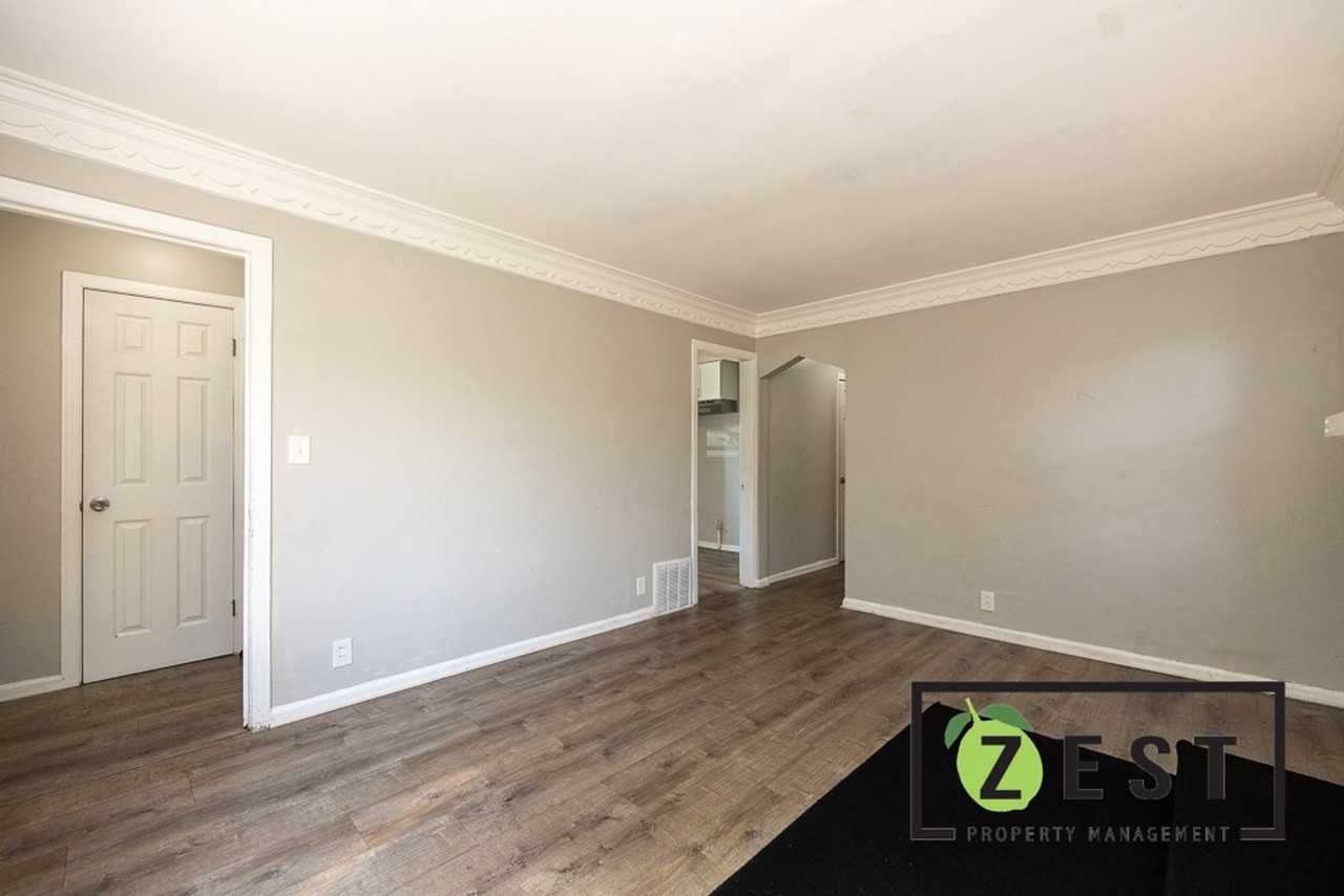 19785 Rowe St - Photo 3 of 32