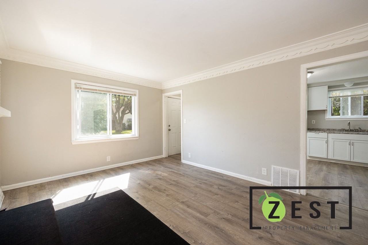 19785 Rowe St - Photo 4 of 32