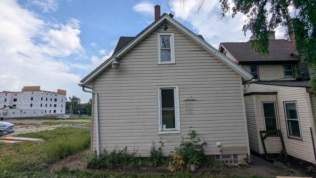1111 2nd St Nw - Photo 3 of 39