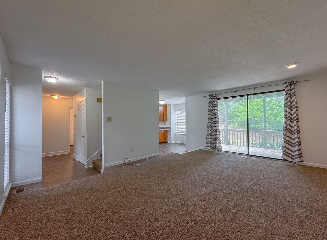 3735 Donovan Dr - Photo 5 of 40