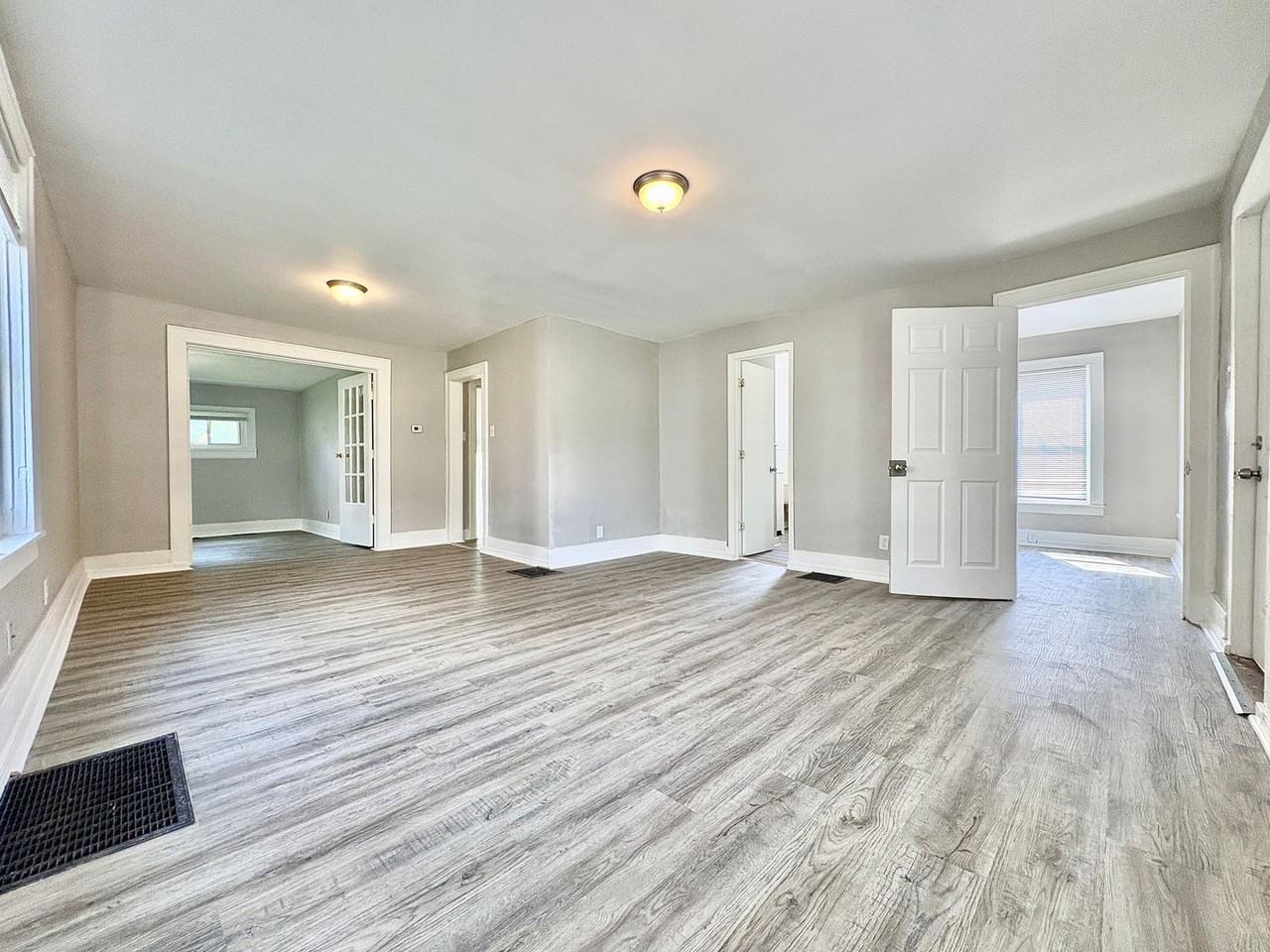 1206 Queen St - Photo 3 of 14