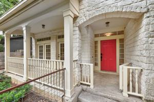 featured image of 823 E 38th St