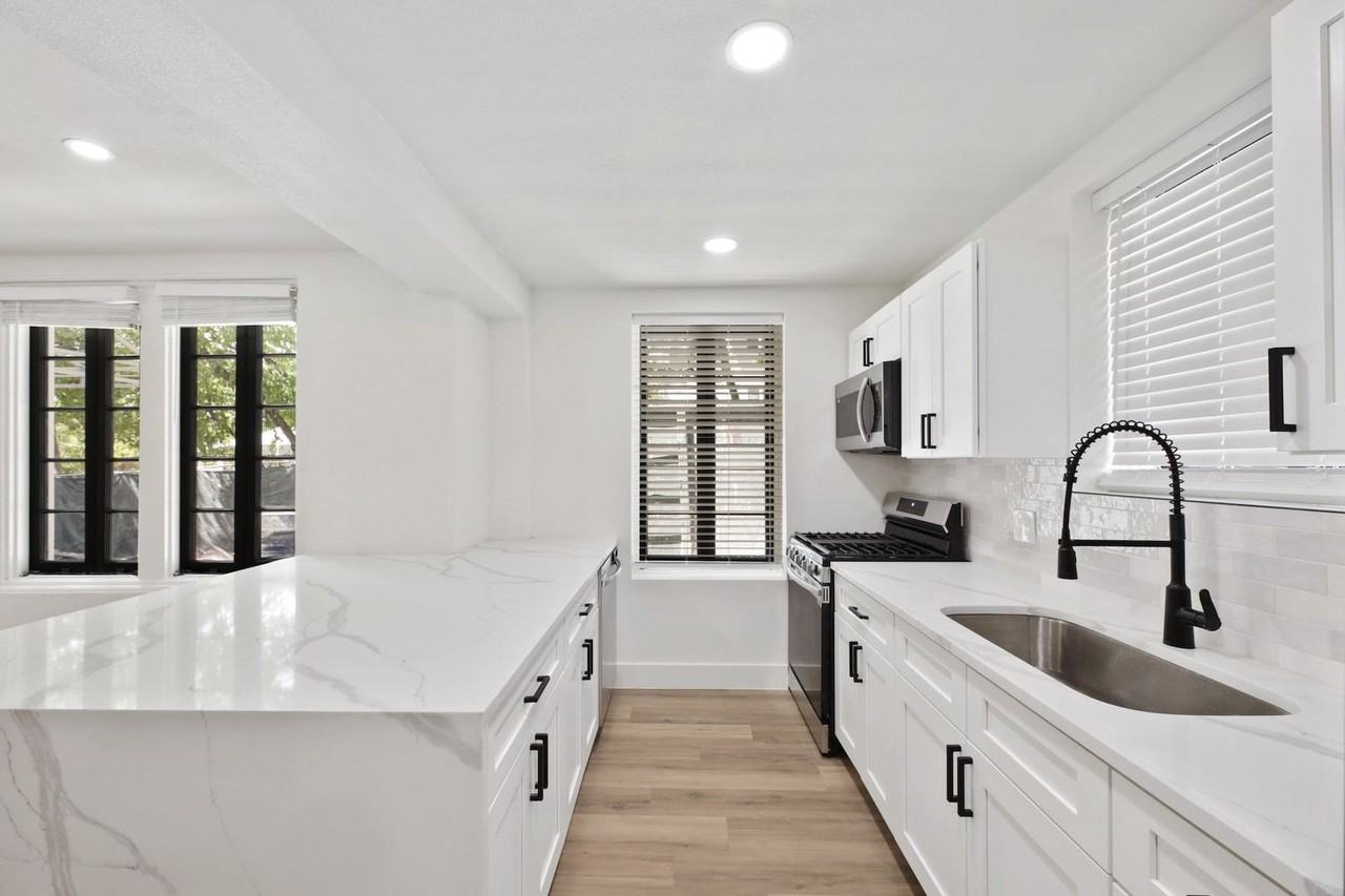 2808 San Pedro St - Photo 2 of 41