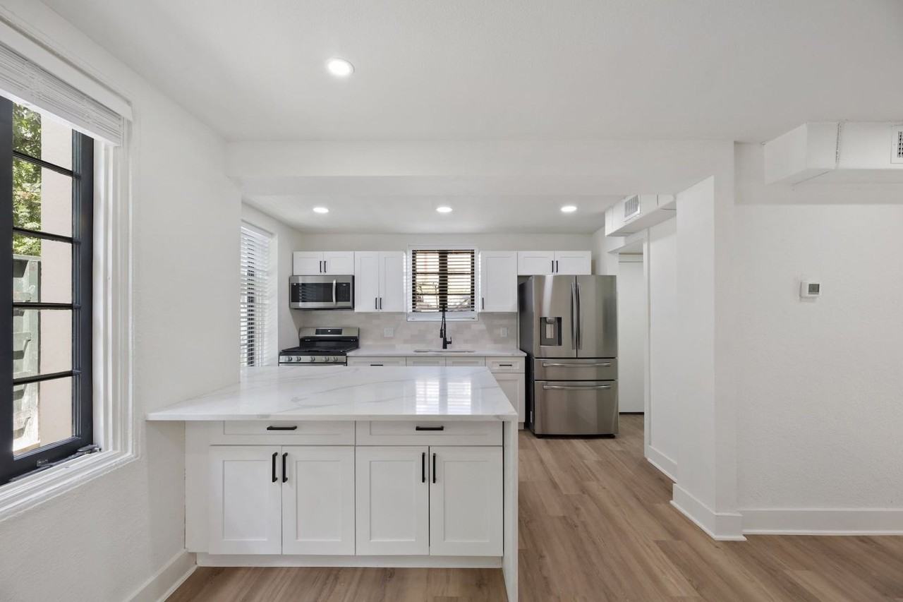 2808 San Pedro St - Photo 6 of 41