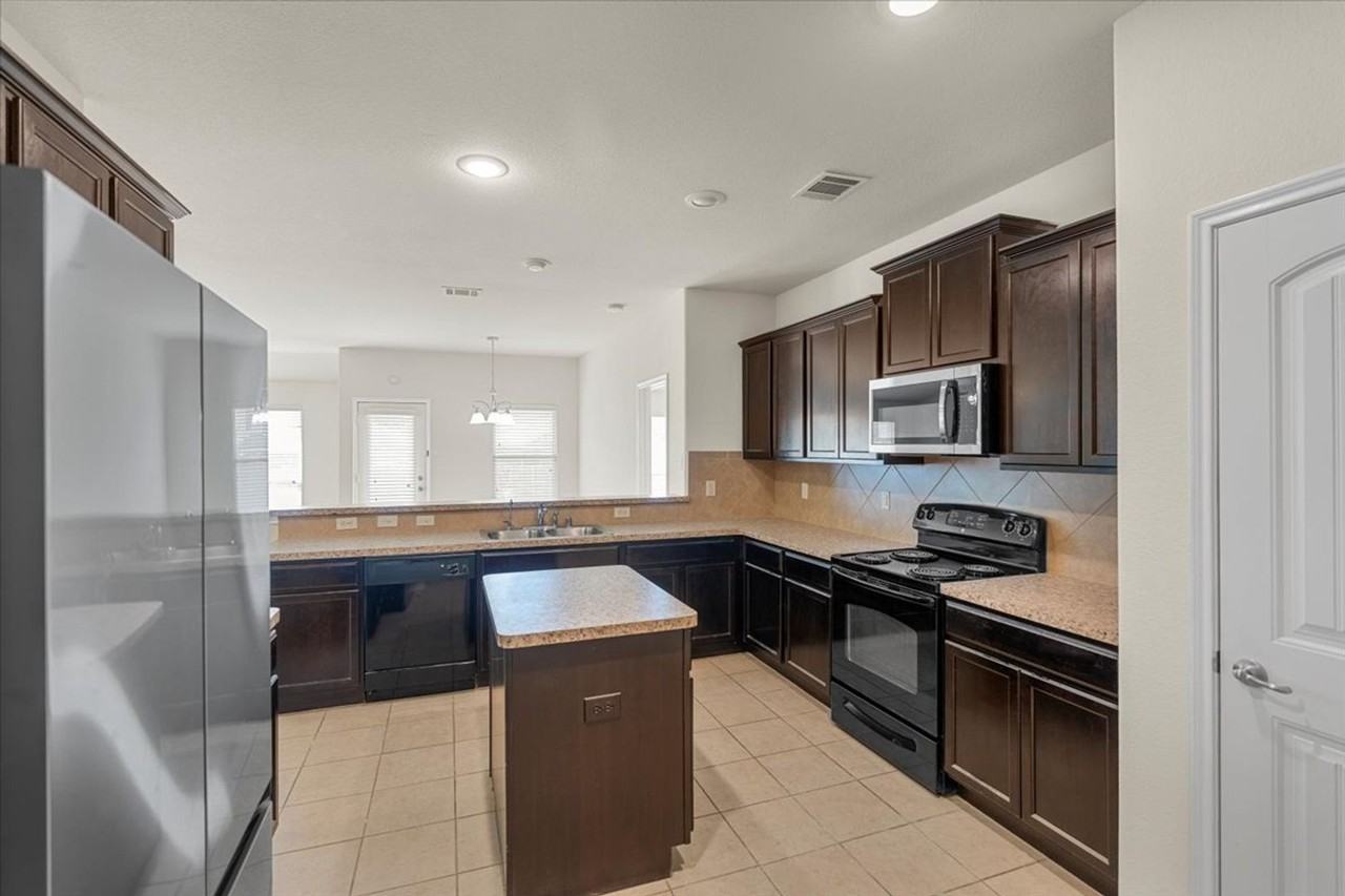 1729 Park Trails Blvd - Photo 2 of 40