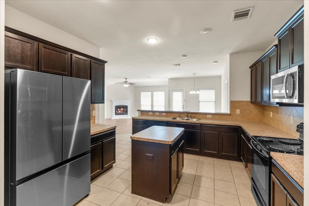 1729 Park Trails Blvd - Photo 4 of 40