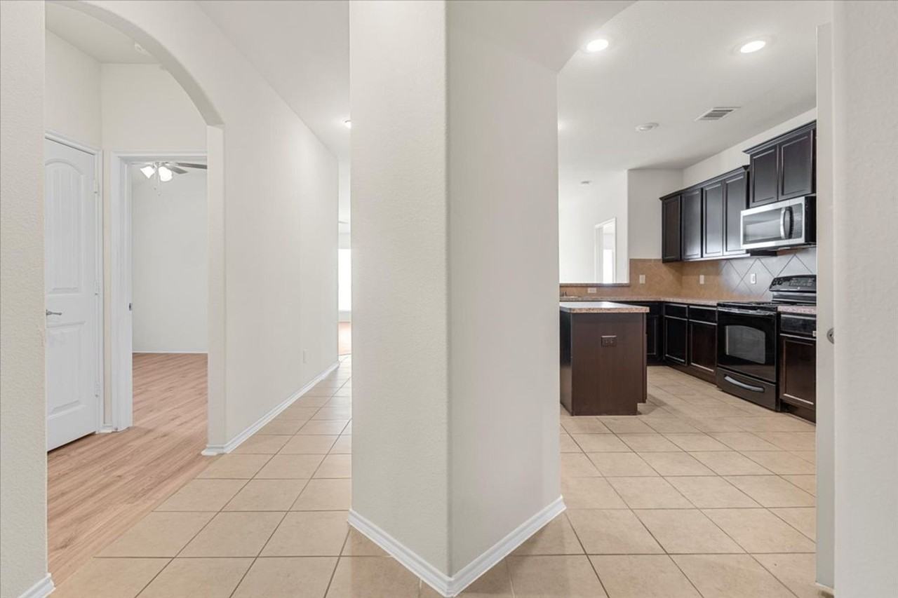 1729 Park Trails Blvd - Photo 5 of 40