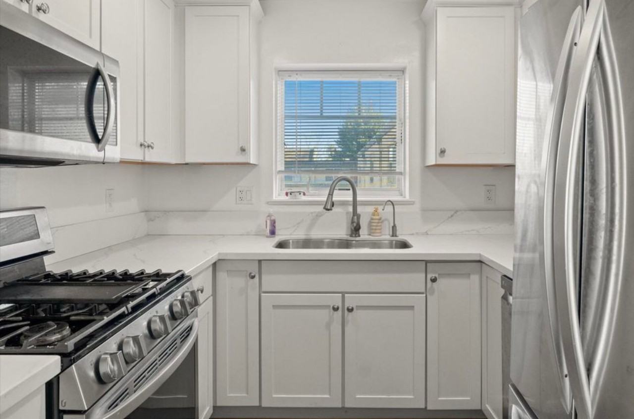 731 Bath St - Photo 5 of 11
