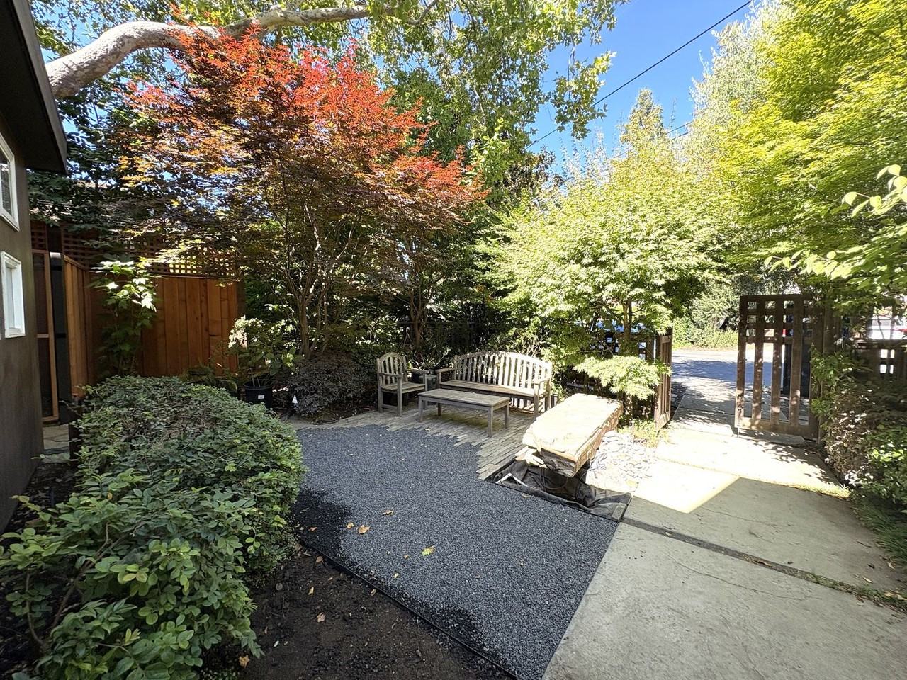 865 College Ave - Photo 3 of 40