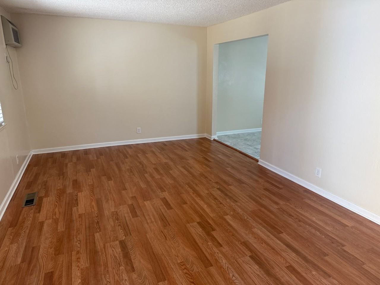 2225 Hillsborough Ct - Photo 6 of 20