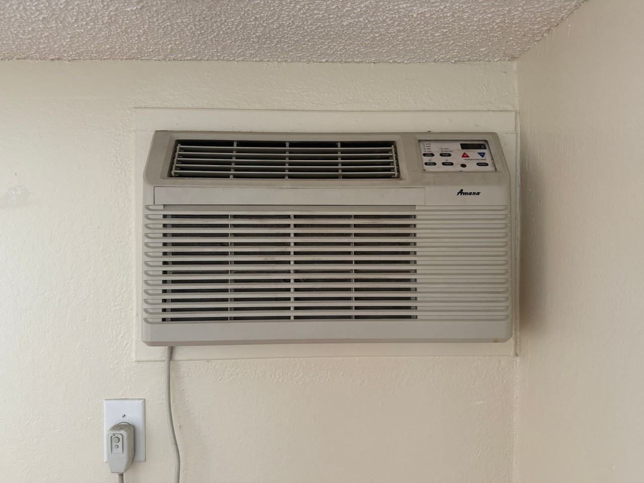 2225 Hillsborough Ct - Photo 7 of 20