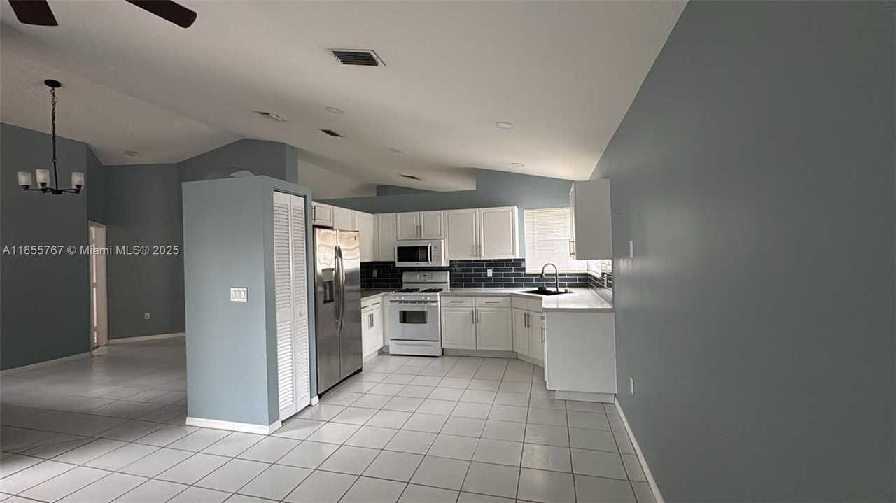 13773 Nw 22nd St - Photo 2 of 17