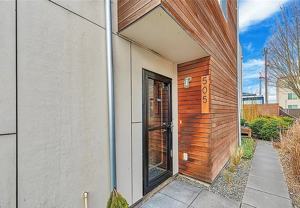 505 S Cloverdale St #C - Photo 1 of 1