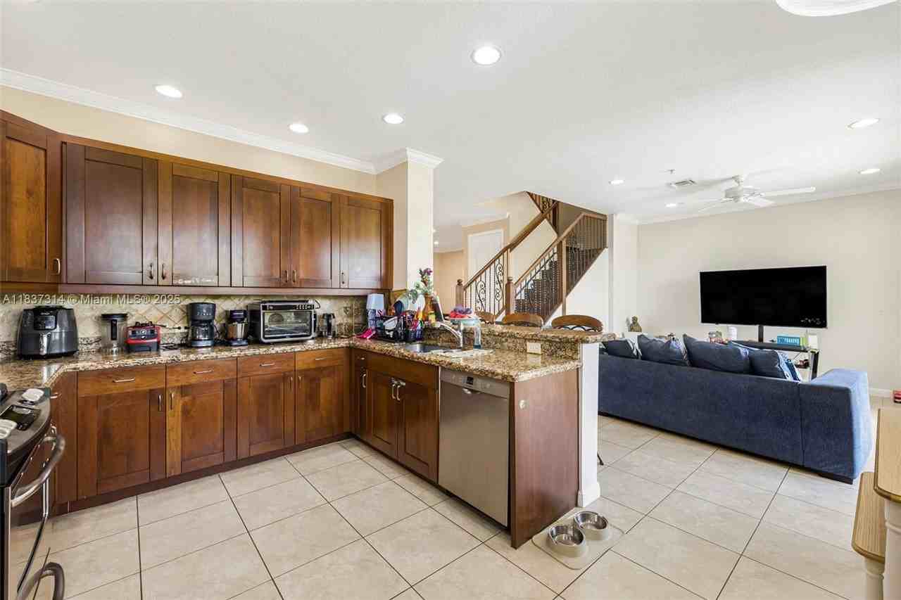 3055 Nw 126th Ave - Photo 3 of 27