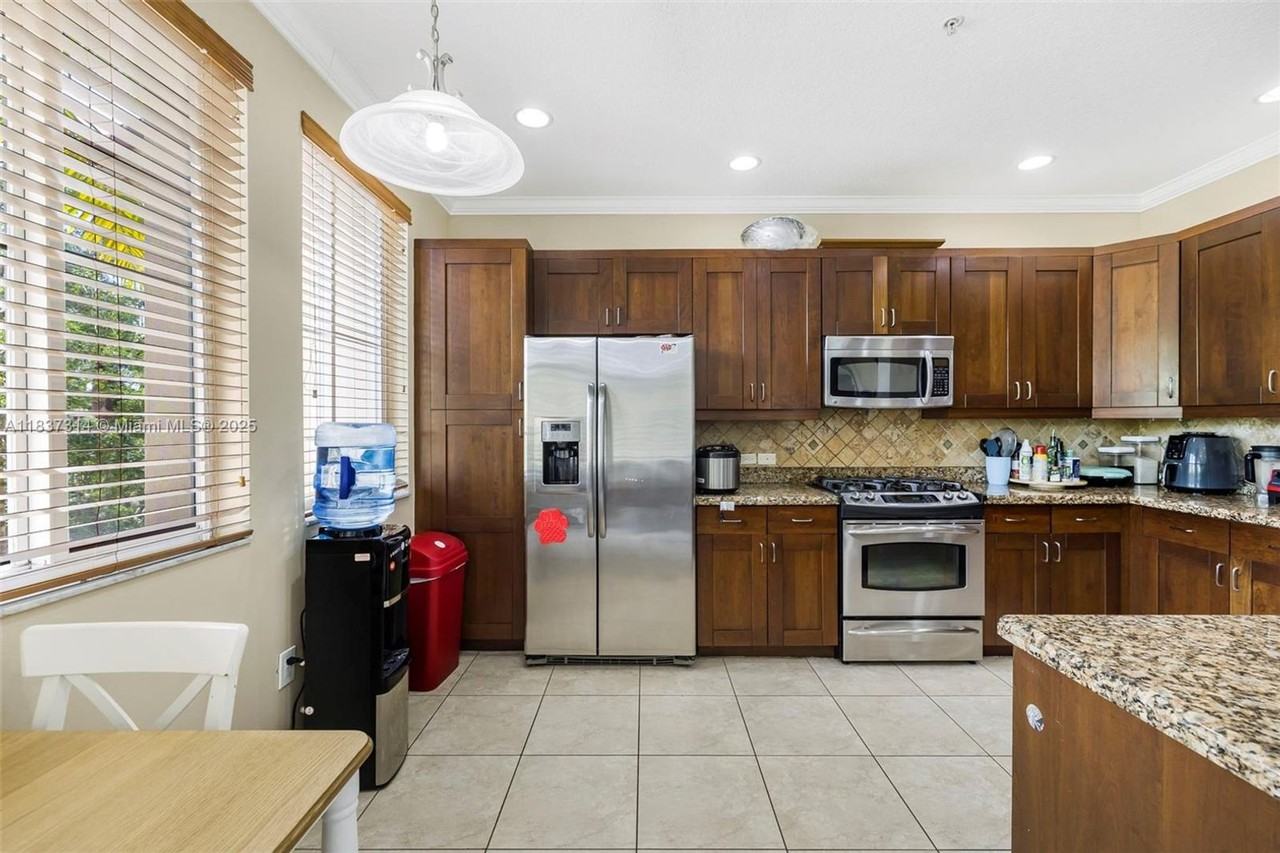 3055 Nw 126th Ave - Photo 5 of 27