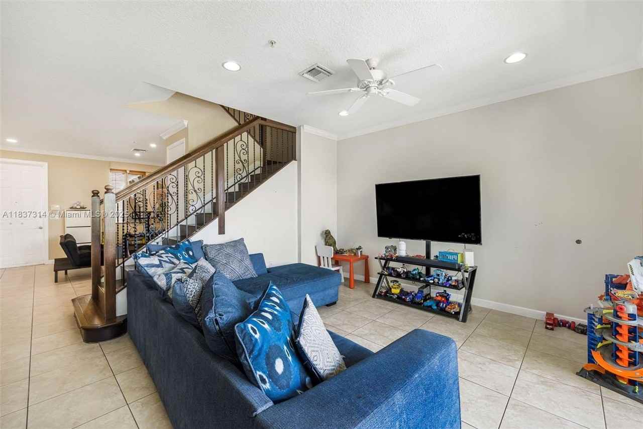 3055 Nw 126th Ave - Photo 6 of 27