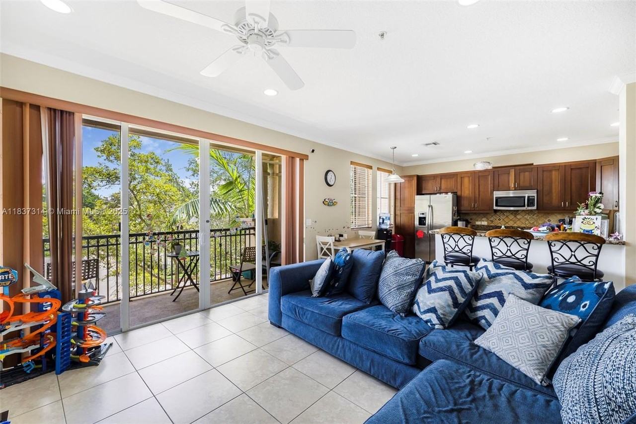 3055 Nw 126th Ave - Photo 7 of 27