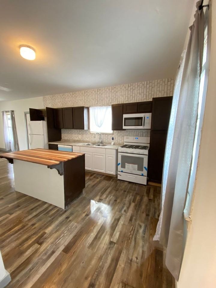 521 E 100 N - Photo 3 of 31