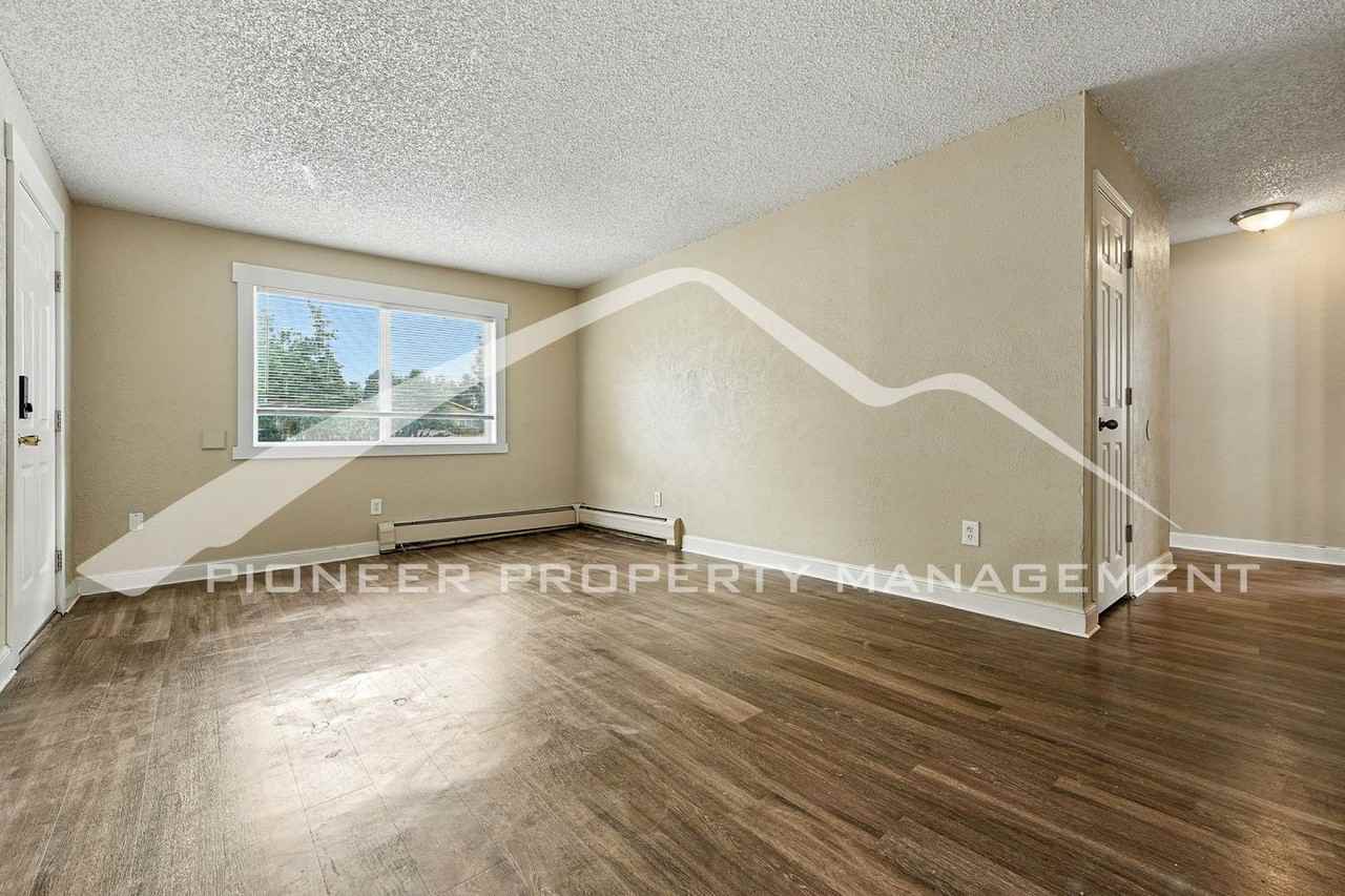 4885 S Lincoln St - Photo 4 of 16