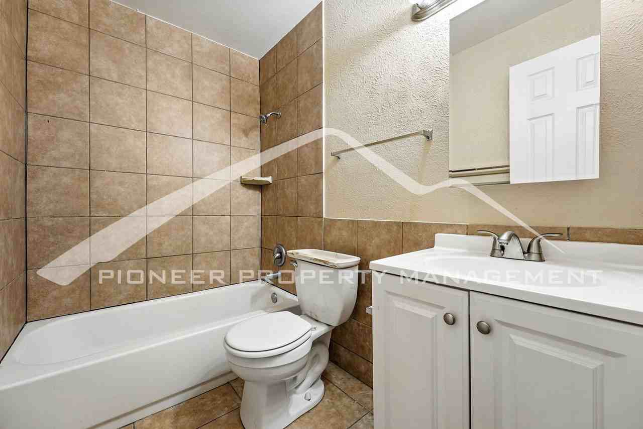 4885 S Lincoln St - Photo 7 of 16