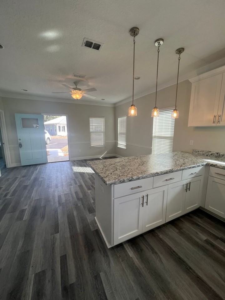 47 25th St Se - Photo 3 of 10