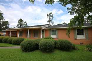 910 Maplewood Dr - Photo 1 of 1