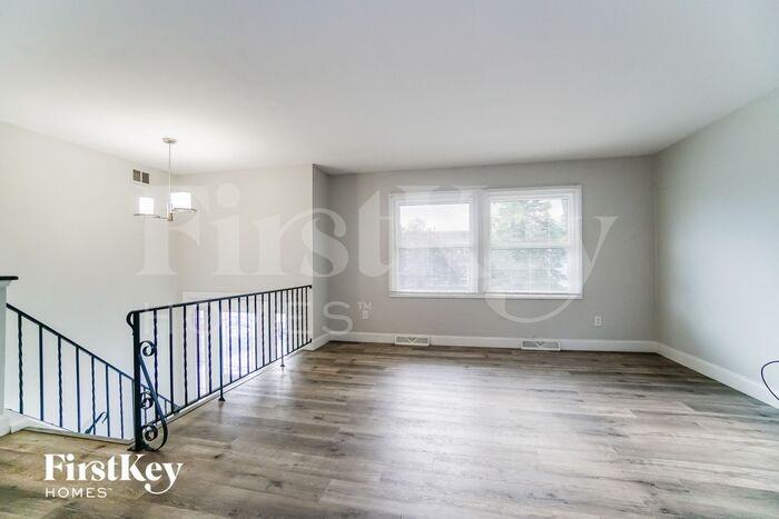 5031 Jamestown Rd - Photo 3 of 15