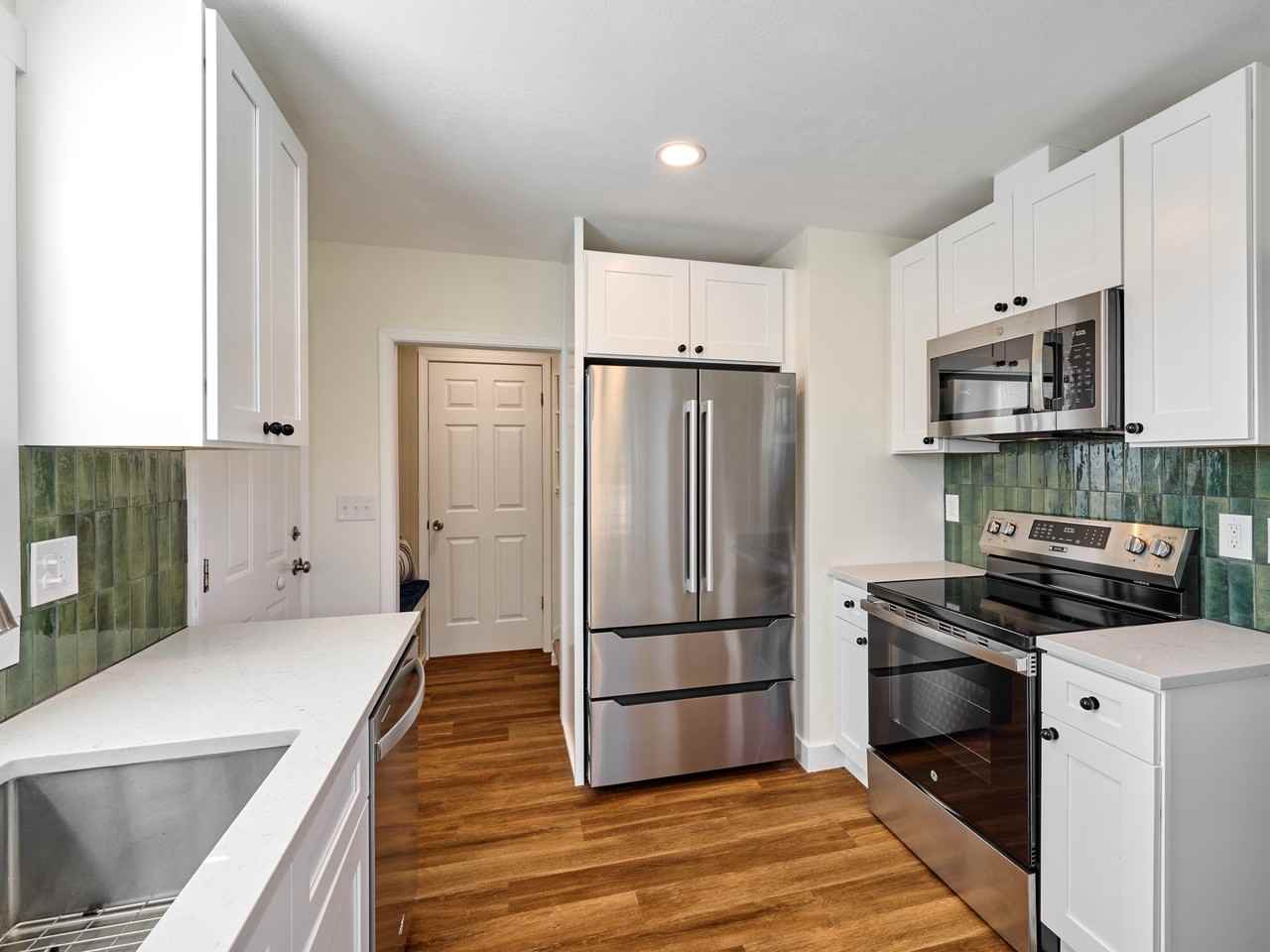 1212 Alder Dr Ne #NA - Photo 2 of 17