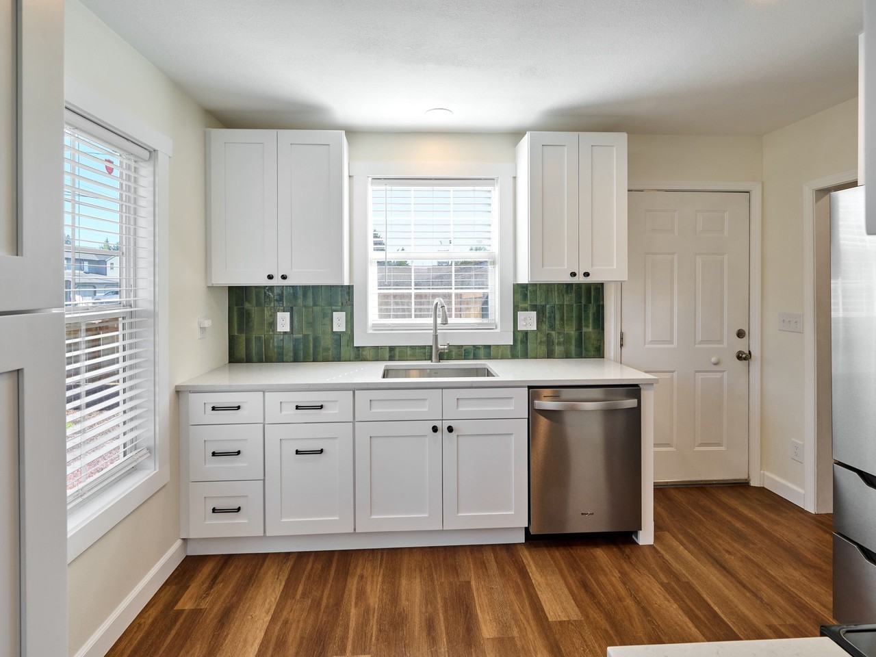 1212 Alder Dr Ne #NA - Photo 3 of 17