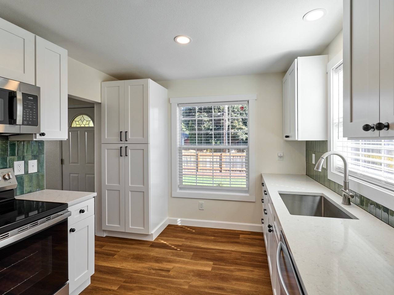 1212 Alder Dr Ne #NA - Photo 4 of 17