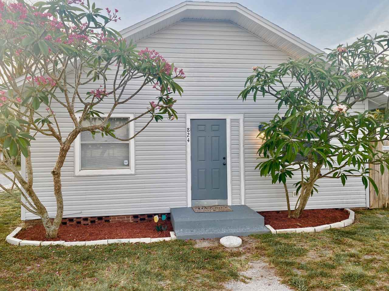 824 Rosery Rd Nw #NA - Photo 2 of 18