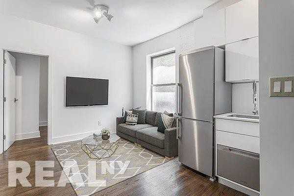 E 7th St #A - Photo 3 of 9