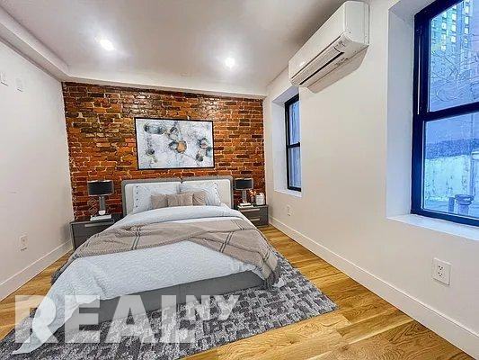 E 12th St #2E - Photo 3 of 8