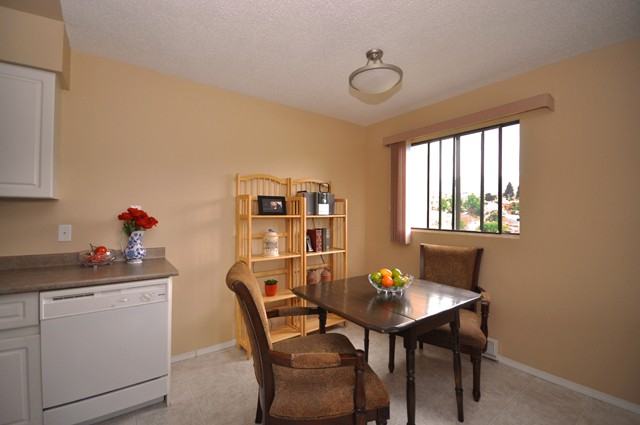 College Manor Apartments - Photo 3 of 12