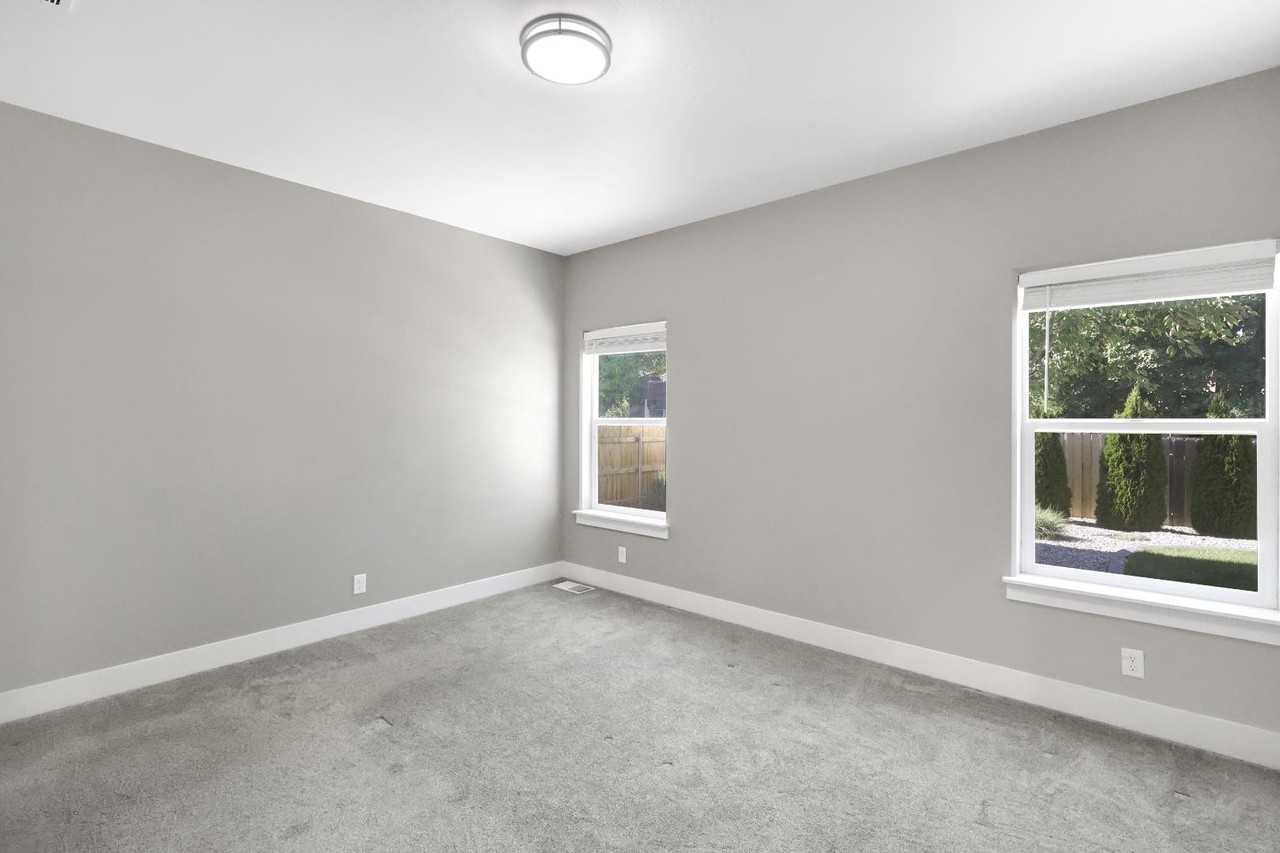 680 E 19th St - Photo 3 of 20