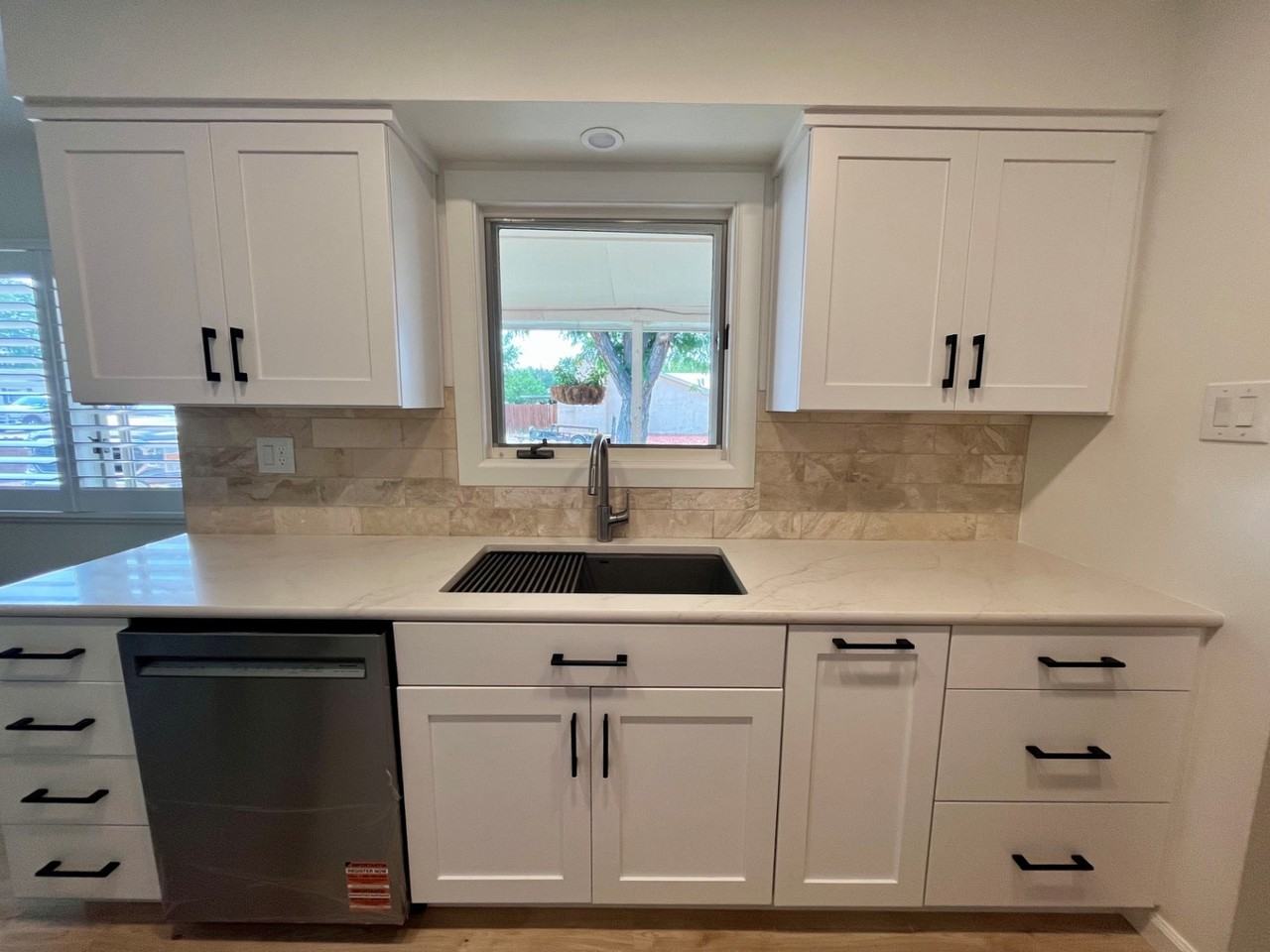 1221 Iris Dr - Photo 3 of 11