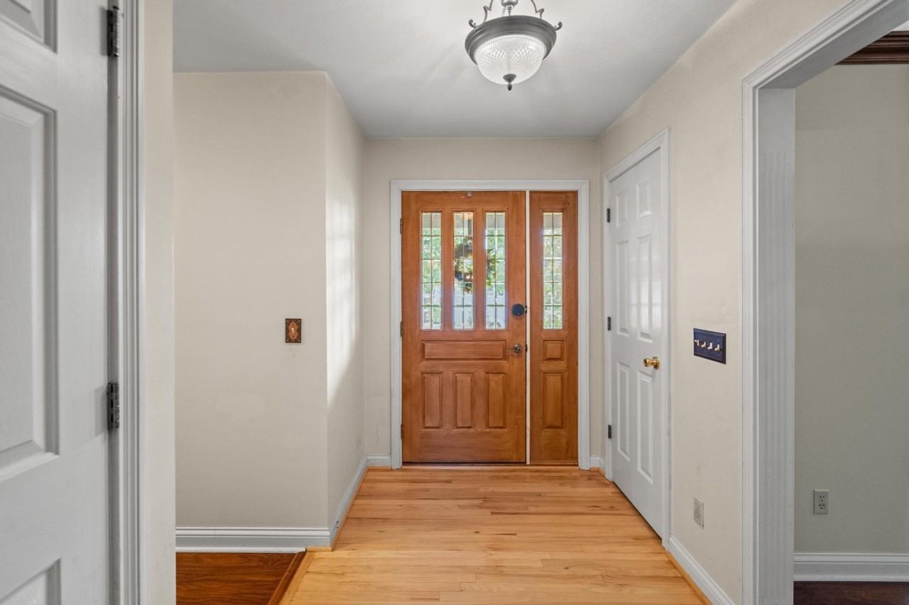 127 Harvard Place - Photo 7 of 20