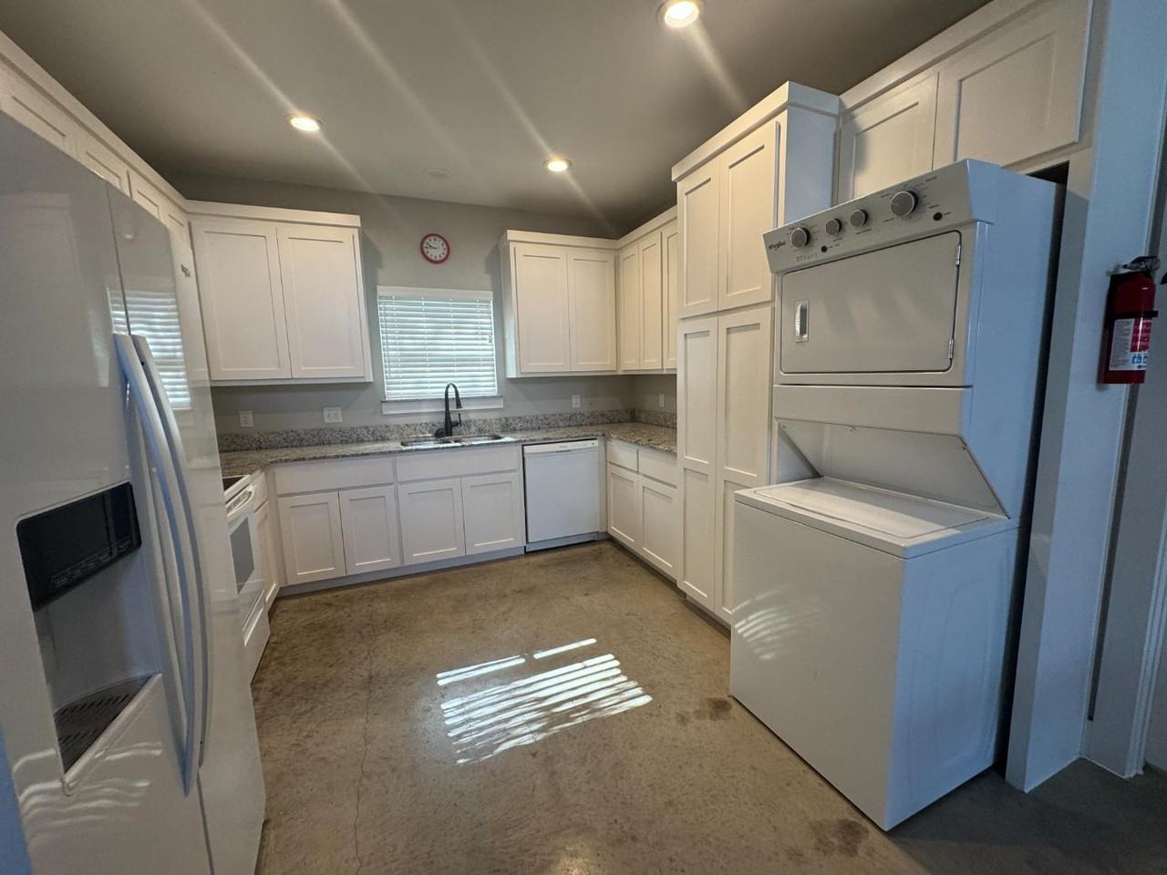 703 Maple St  (Suite 4) - Photo 2 of 10