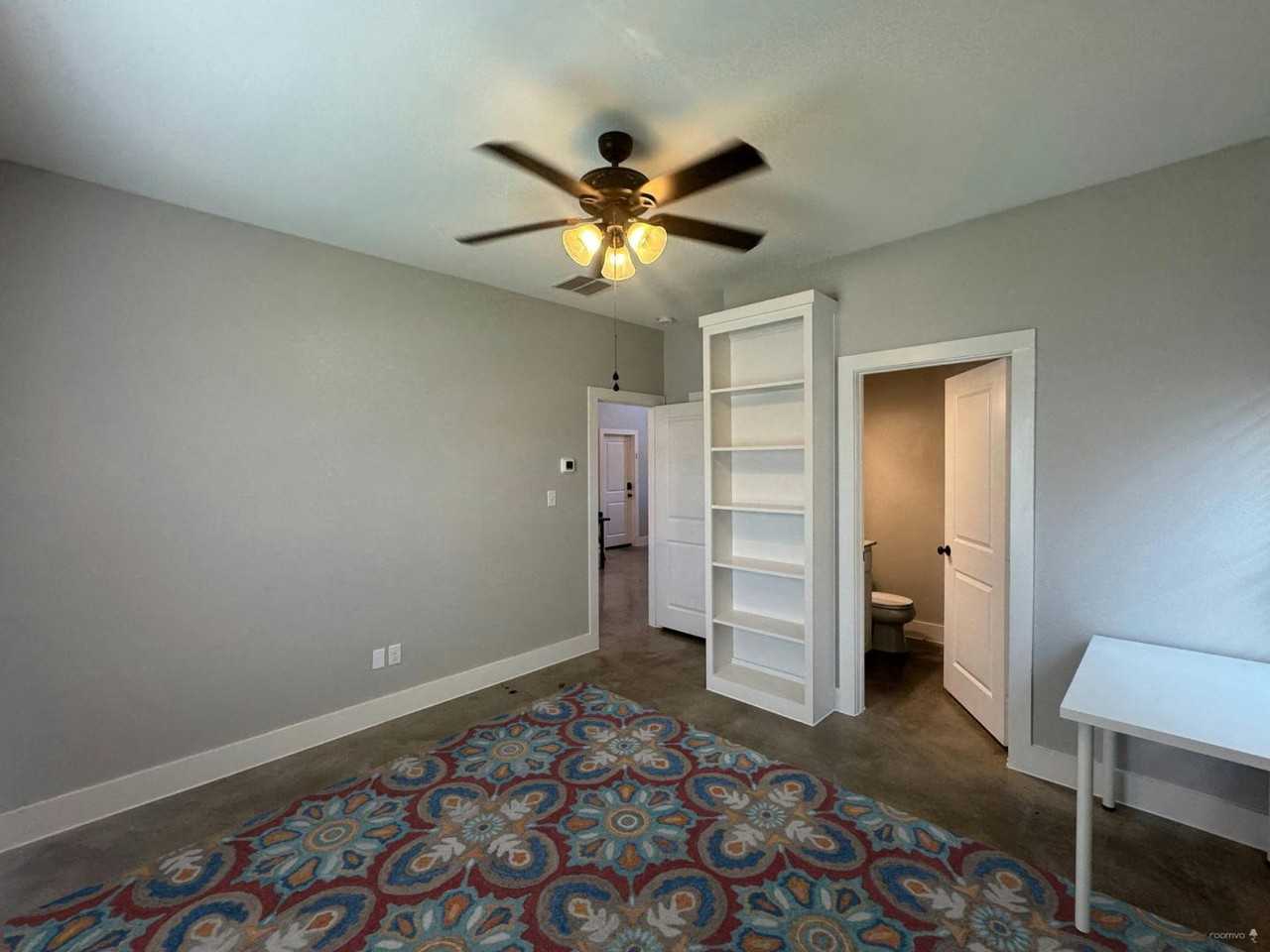 703 Maple St  (Suite 4) - Photo 3 of 10