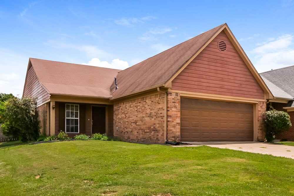 5378 Russell Dr - Photo 3 of 16