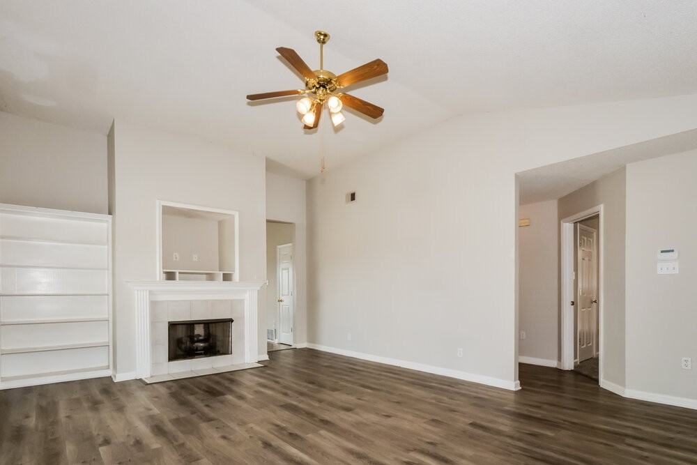 5378 Russell Dr - Photo 5 of 16