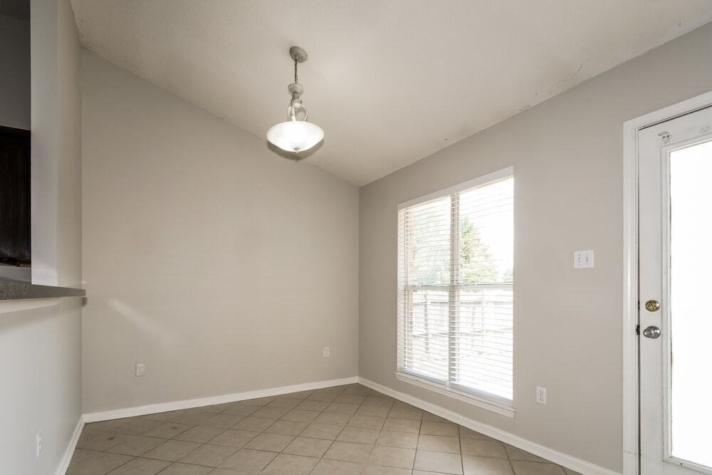 5378 Russell Dr - Photo 6 of 16