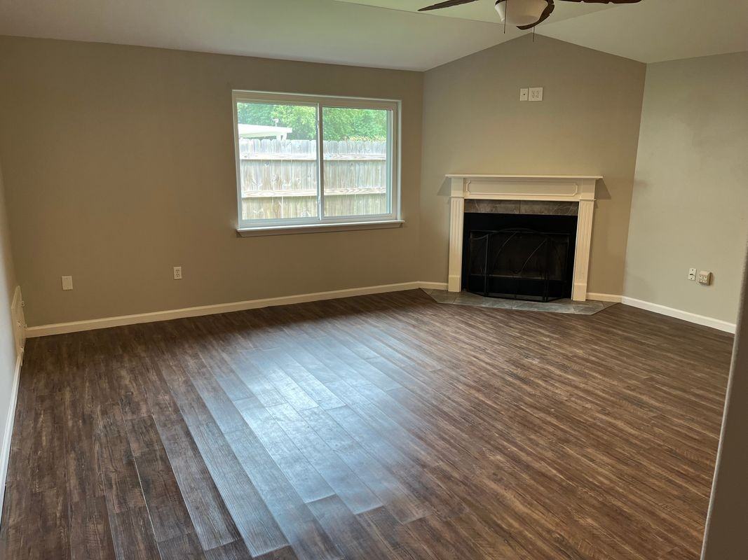 10916 Carmel Dr - Photo 3 of 9