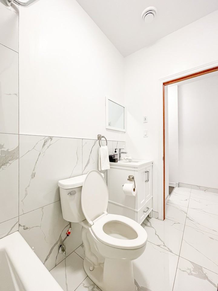 1672 Rue Saint-Denis - Photo 3 of 35