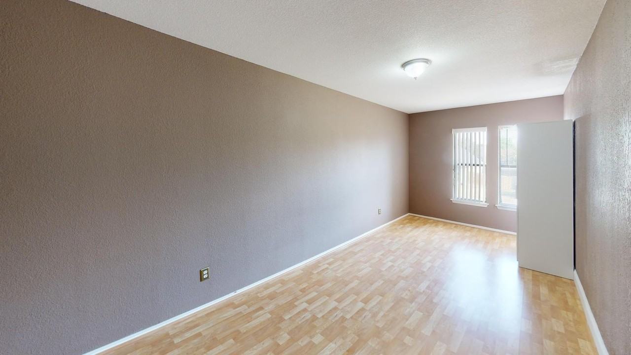 Stunning 7-Bedroom Home with Exceptional Features! - Photo 7 of 20