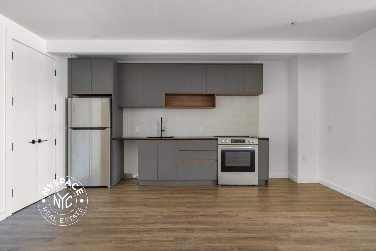 9508 147th Pl #408 - Photo 3 of 41