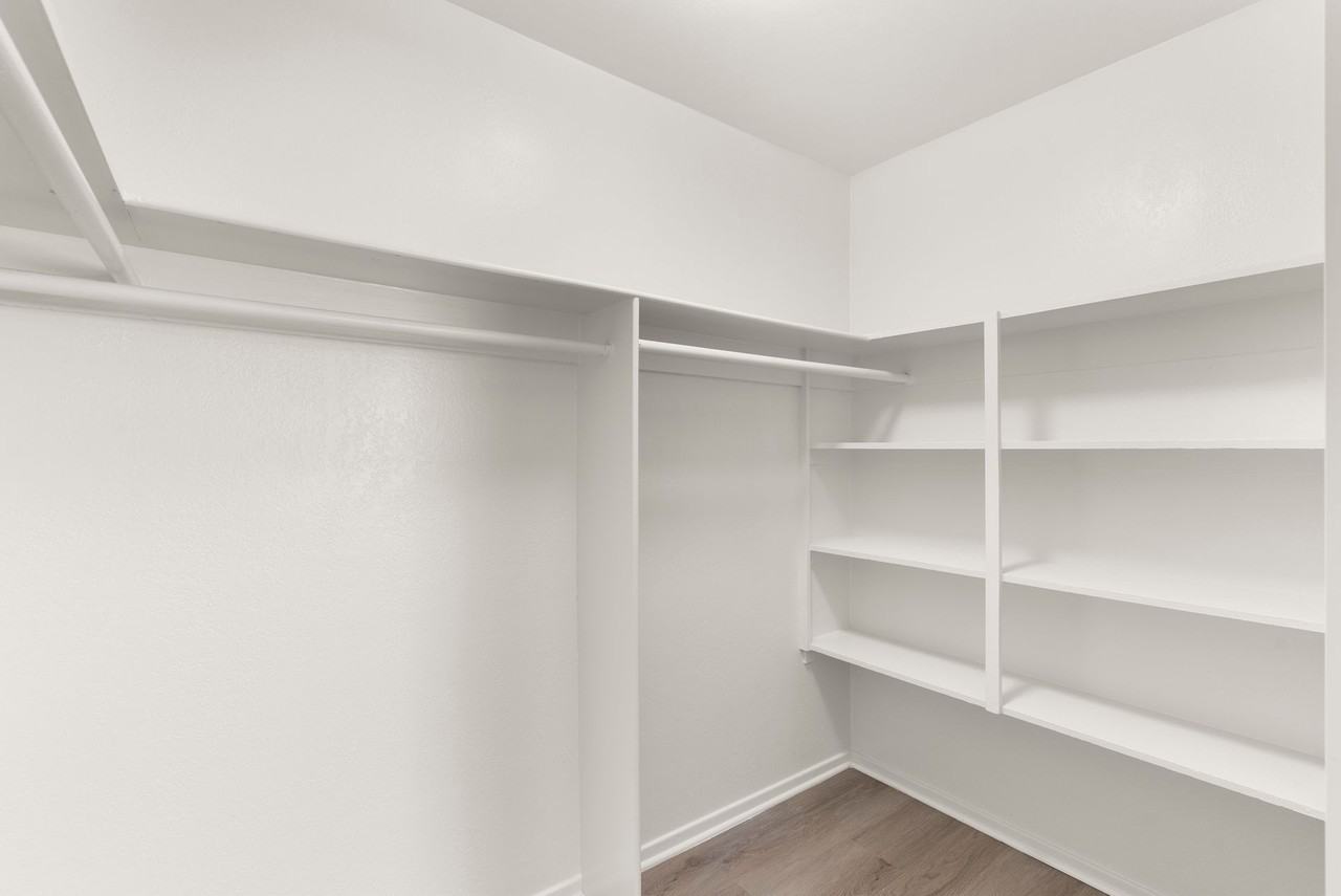 Melrose Manor Apartments - Photo 4 of 44