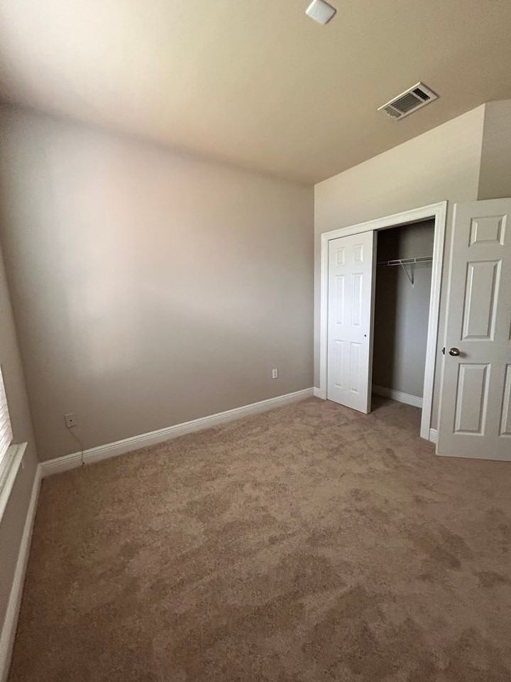 5206 Lone Pine Ln - Photo 3 of 25