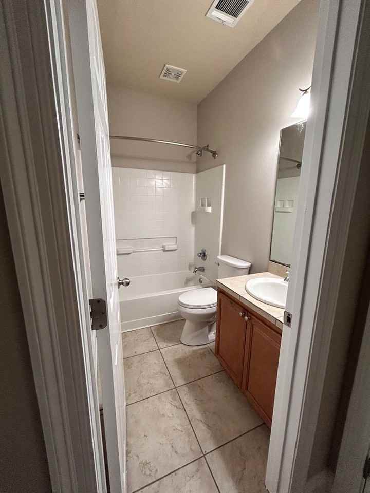 5206 Lone Pine Ln - Photo 4 of 25